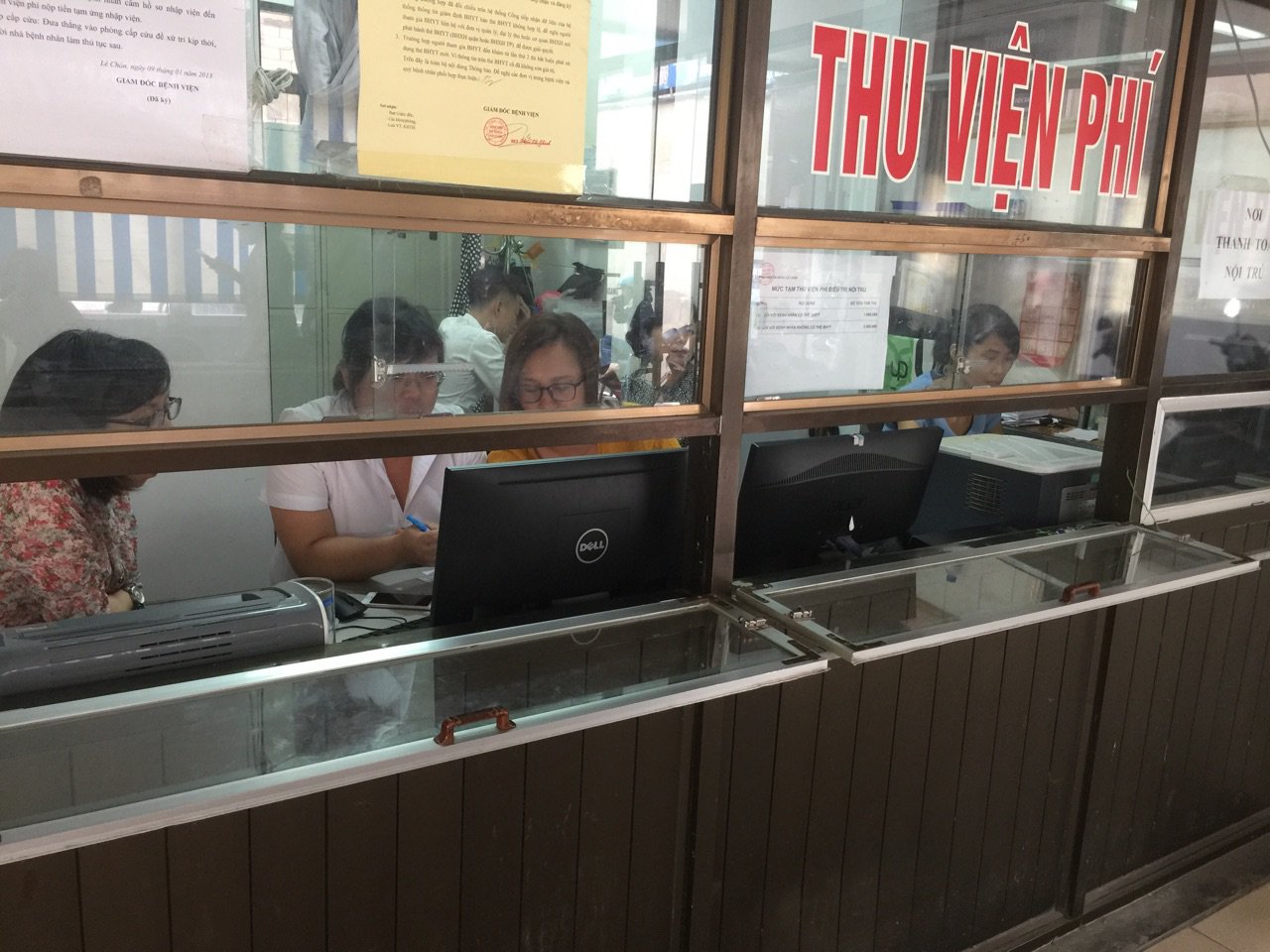 cán bộ bệnh viện Lê Chân sử dụng phần mềm hóa đơn điện tử