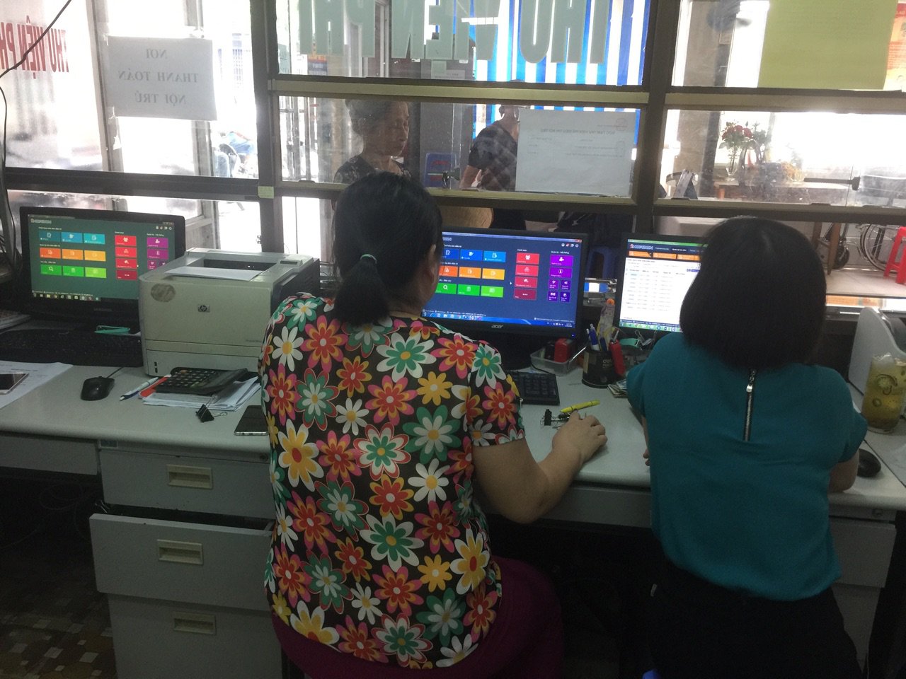 Cán bộ sử dụng phần mềm hóa đơn điện tử